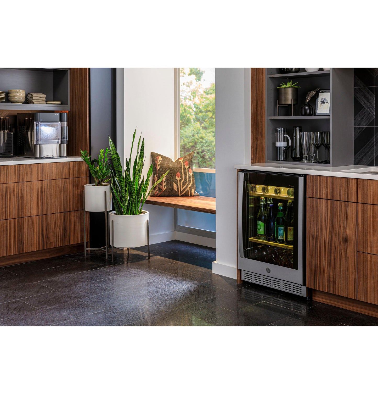 PVS06BSPSS GE Profile™ 155-Can or 52-Bottle Beverage Center