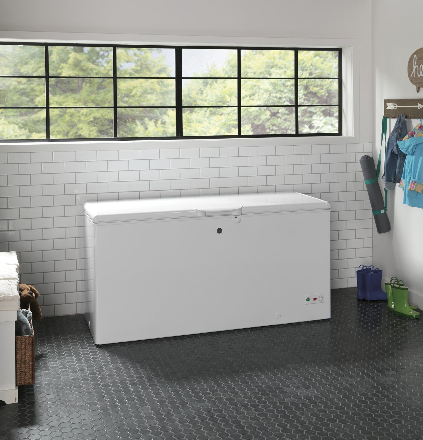 FCM16SLWW GE® 15.7 Cu. Ft. Manual Defrost Chest Freezer