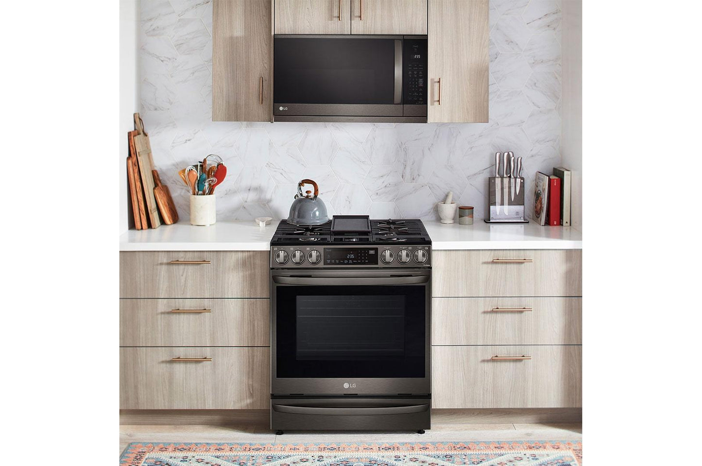 Lg MVEL2125D 2.1 cu. ft. Smart Over-the-Range Microwave with ExtendaVent® 2.0