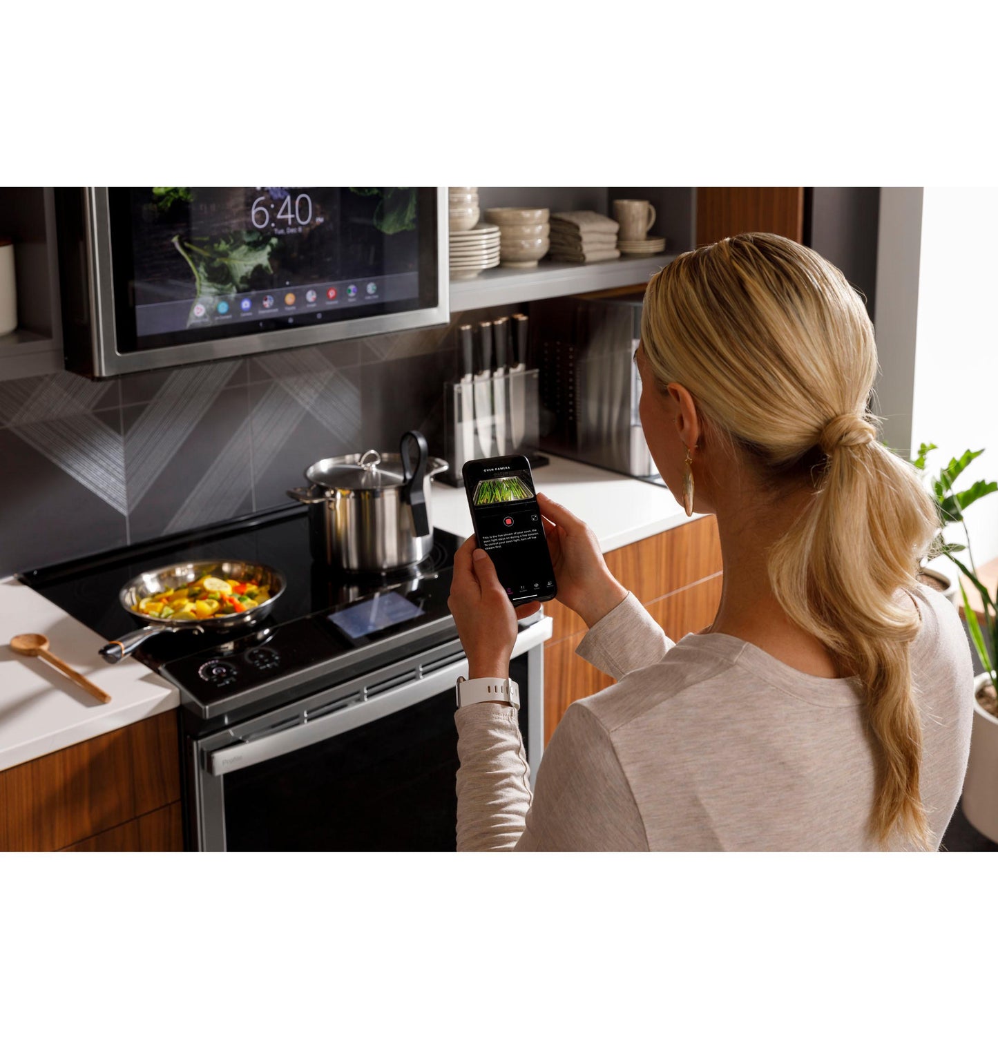 PHS93XYPFS GE Profile™ 30" Smart Slide-In Front-Control Induction Fingerprint Resistant Range with In Oven Camera