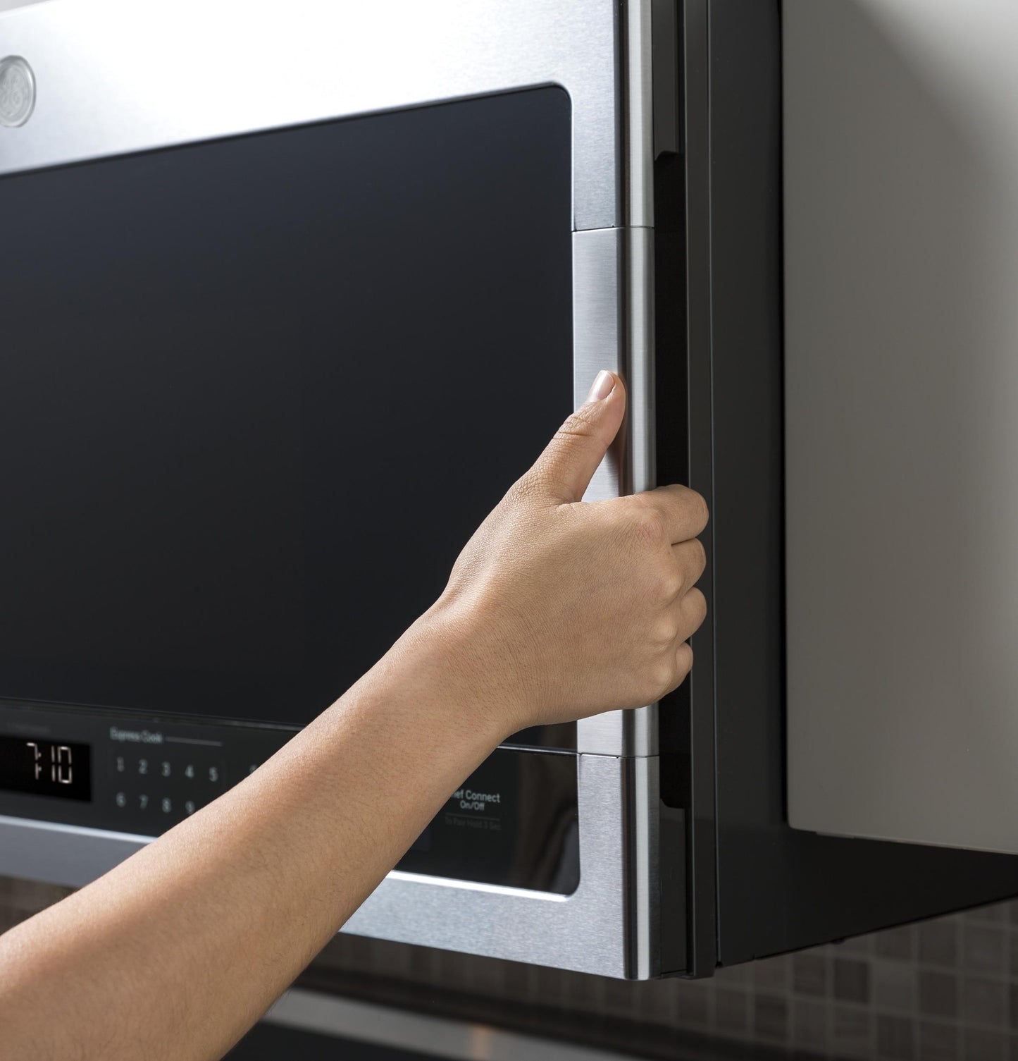 PVM9005SJSS GE Profile™ 2.1 Cu. Ft. Over-the-Range Sensor Microwave Oven