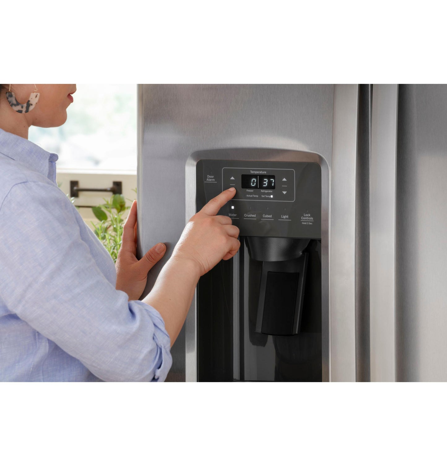 GSS23GYPFS GE 23.0 Cu. Ft. Side-By-Side Refrigerator