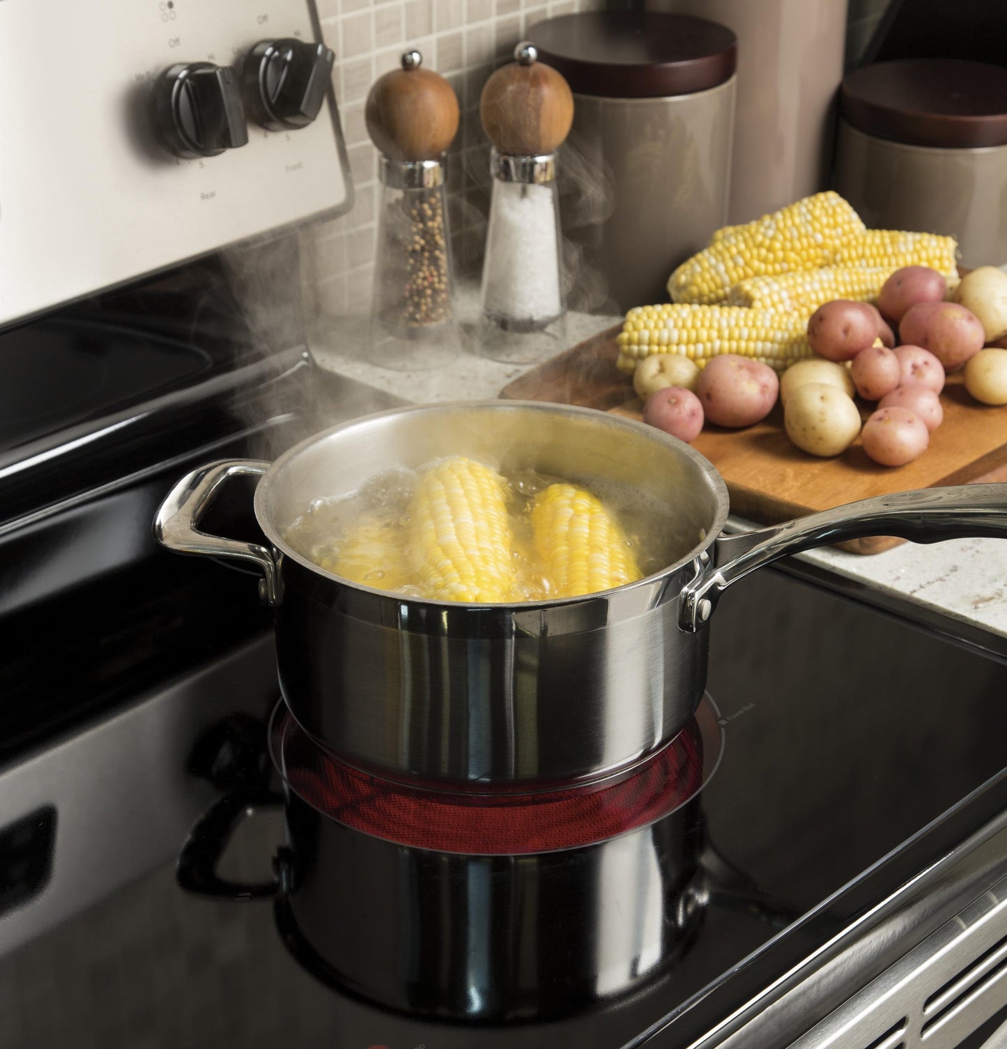 GE® 30" Free-Standing Electric Range