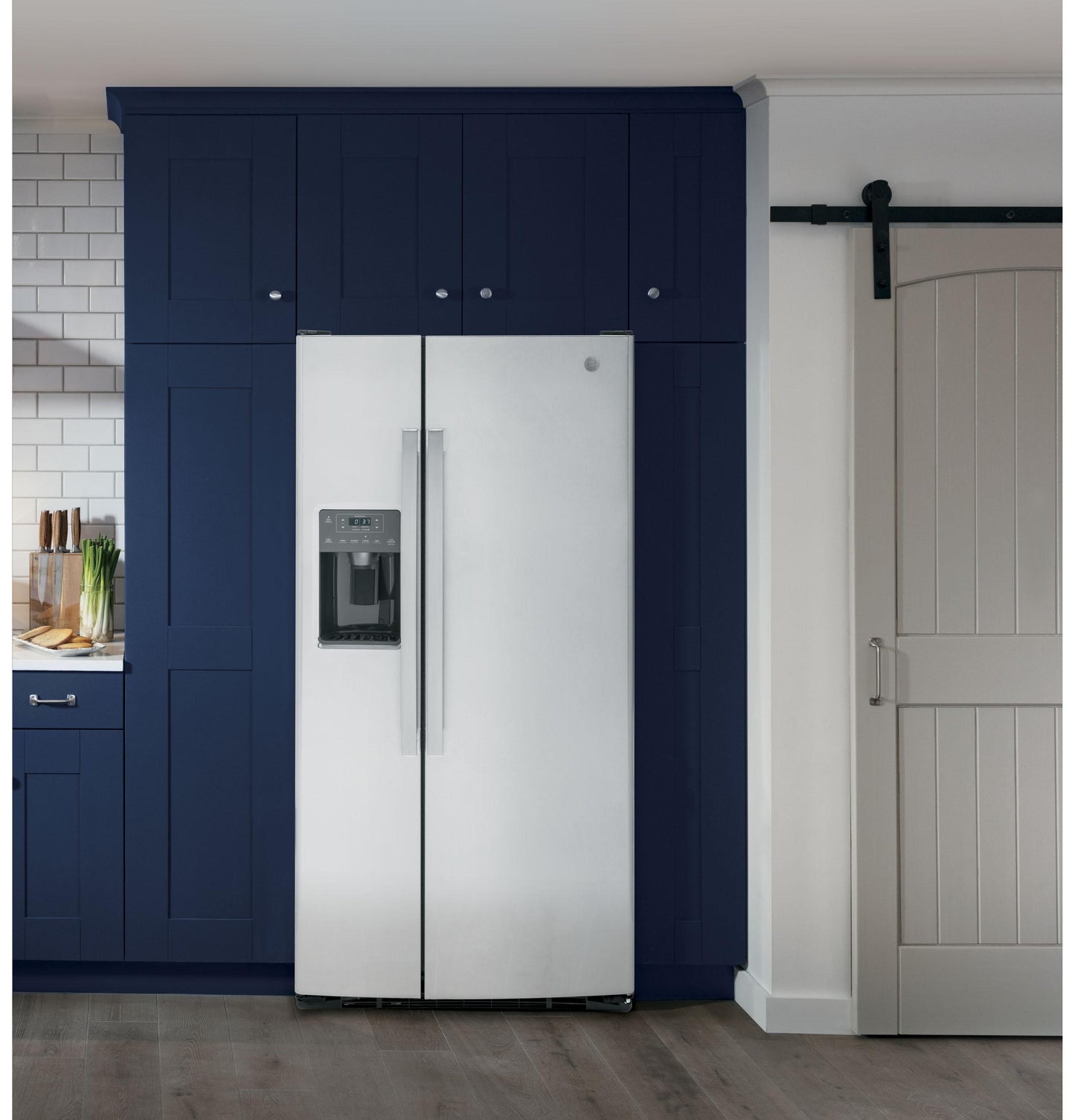 GSS23GYPFS GE 23.0 Cu. Ft. Side-By-Side Refrigerator